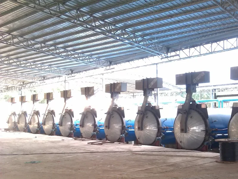 اتوکلاو مخصوص عملآوری بتن سبک AAC در خط تولید صنعتی.