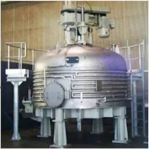 تجهیزات صنایع شیمیایی شامل راکتورها، مبدلها، مخازن و سیستمهای فرایندی صنعتی