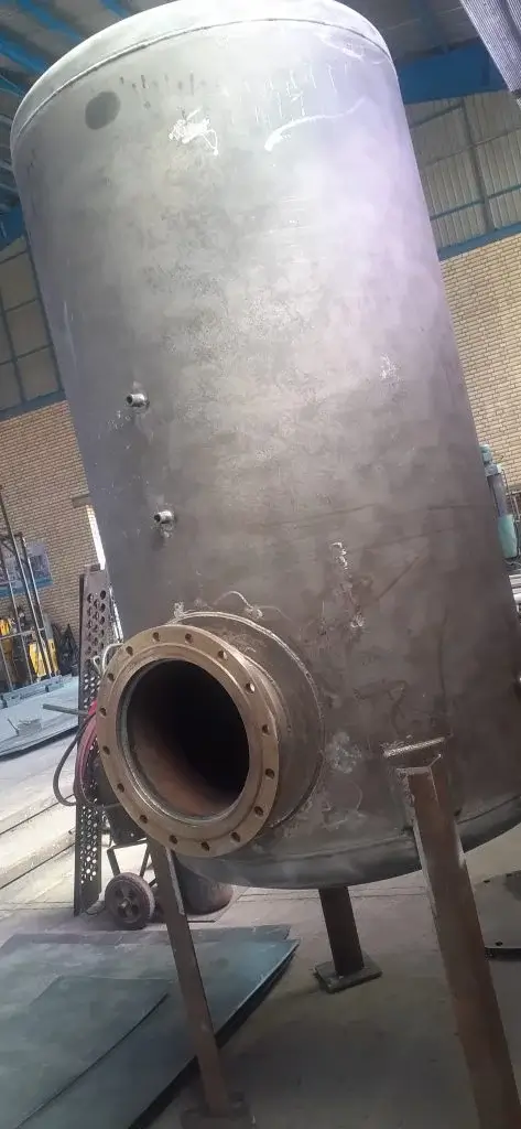 محیط کارگاهی ساخت راکتورهای شیمیایی برای صنایع مختلف