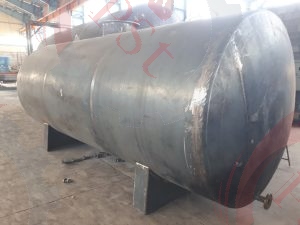 فرآیند ساخت مخزن استوانه‌ای در کارگاه مخزن‌سازی شامل برش، نورد و جوشکاری ورق‌های فولادی