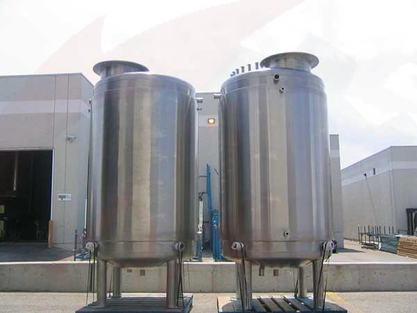 طراحی و ساخت مخازن استیل صنعتی برای ذخیرهسازی و فرآوری مواد در صنایع مختلف