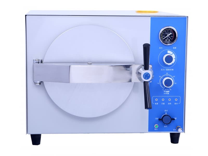 اتوکلاو برقی کوچک برای استریلسازی تجهیزات آزمایشگاهی و پزشکی.