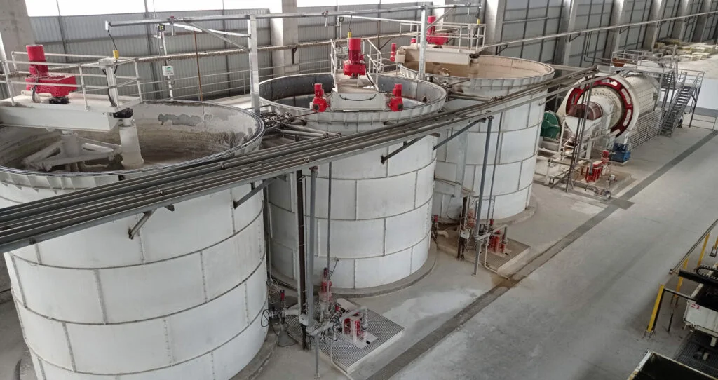 تجهیزات سیلو و میکسر مخصوص آماده‌سازی دوغاب در تولید بلوک هبلکس