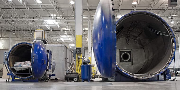 اتوکلاو صنعتی برای تولید قطعات کامپوزیتی با فیبر کربن