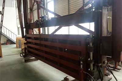 دستگاه قالبگیری صنعتی برای شکلدهی مواد و تولید قطعات با دقت بالا