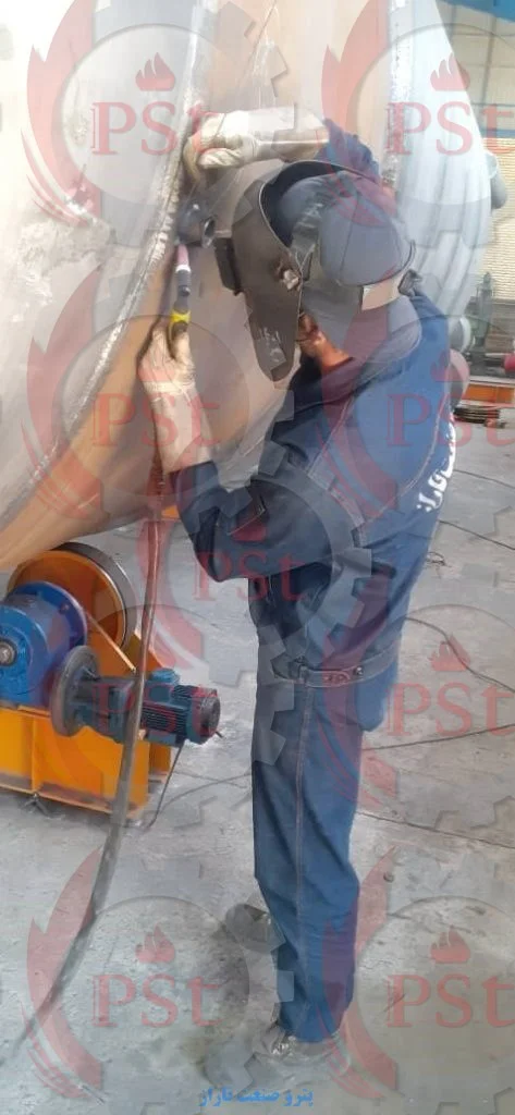 جوشکاری مخزن صنعتی شامل آمادهسازی، اجرای جوش و کنترل کیفیت اتصالات فلزی