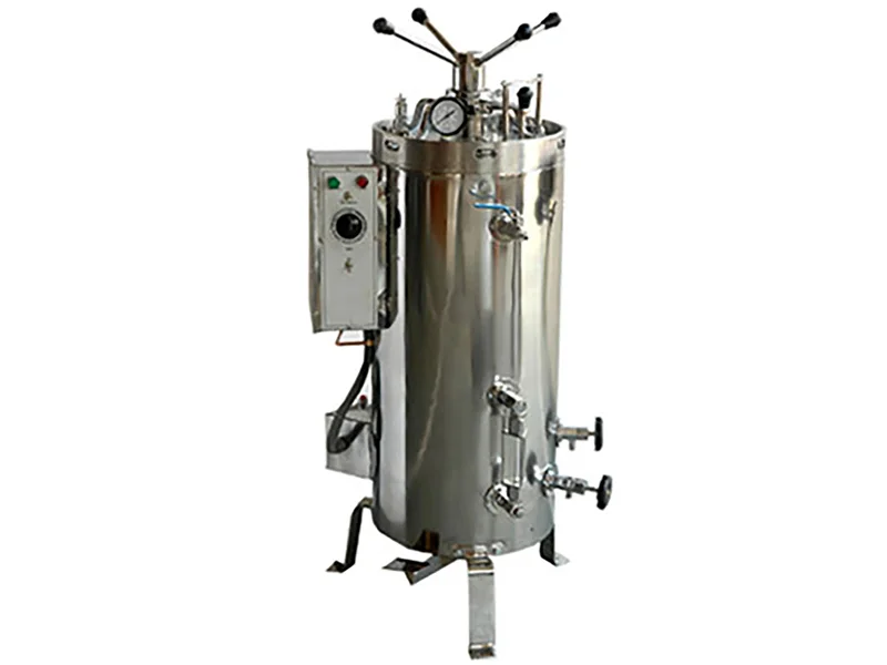 نمای کلی اتوکلاو تولید داخل (ایرانی) در محیط کارخانه.