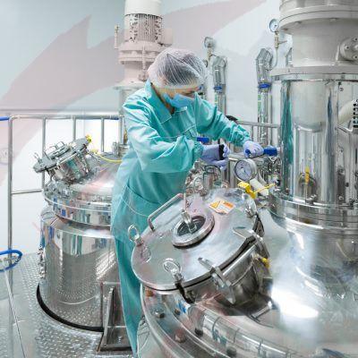 مخزن هوشمند واکنش شیمیایی با سیستم کنترل کیفیت و نظارت بر فرآیند.