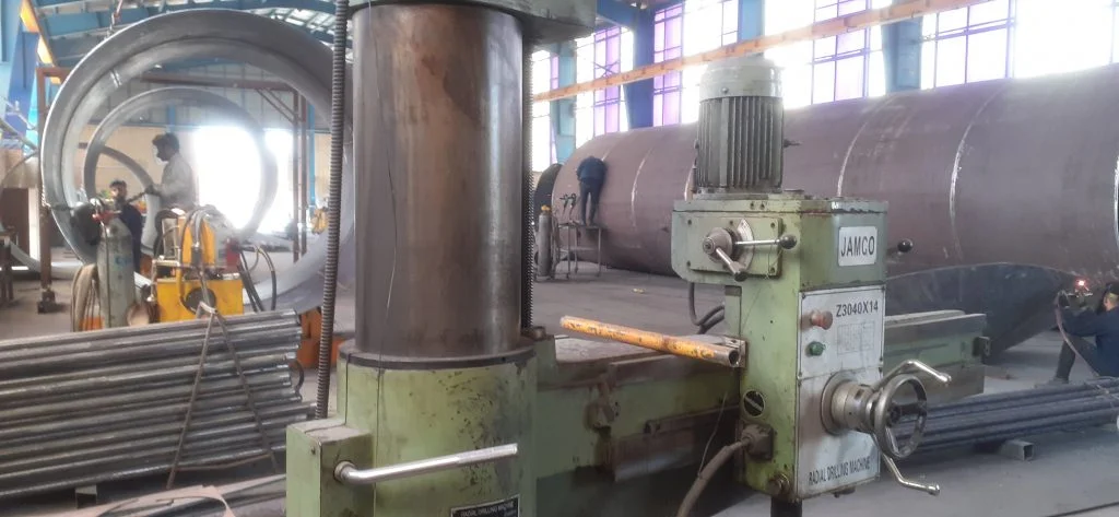 ساخت نازلها و اتصالات مخزن پالایشگاهی مطابق نقشههای فنی