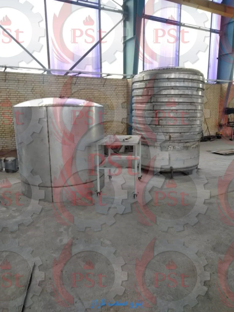 تجهیزات خط تولید رزین شامل مخازن، راکتورها، میکسرها و سیستمهای فرآوری رزین