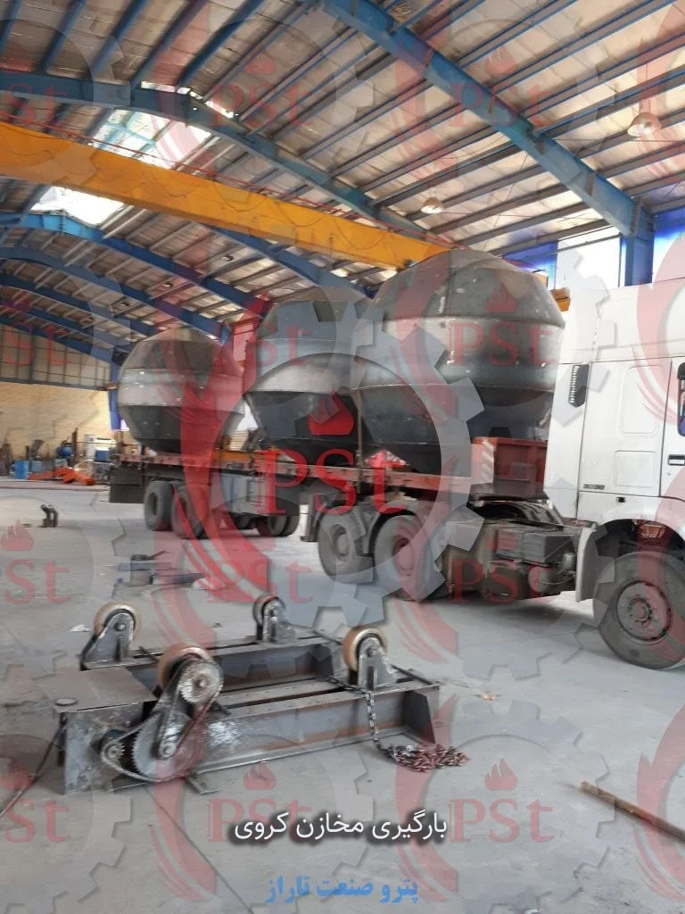 فرآیند بارگیری مخازن کروی فولادی برای ارسال به محل پروژه صنعتی